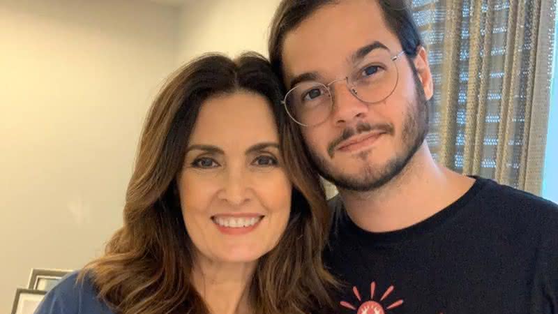 Fátima Bernardes recebe beijão apaixonado de Túlio Gadêlha em viagem especial - Instagram