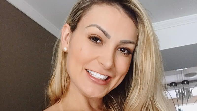 Com lingerie sensual, Andressa Urach dá show de amor-próprio - Instagram