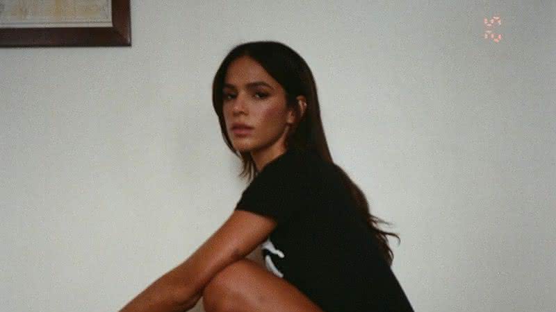 Bruna Marquezine é cobrada de isolamento social por internauta, discute e desativa perfil no Twitter - Instagram