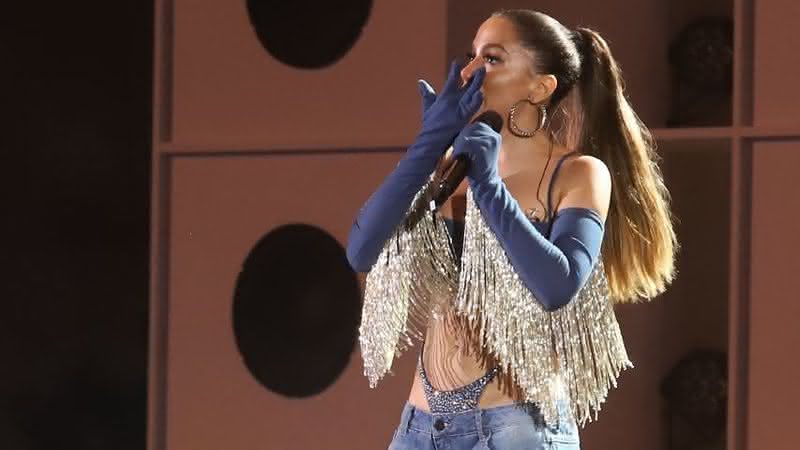 Anitta cai no choro durante apresentação que chamou de "Anitta made in Honório" - Daniel Pinheiro/AgNews