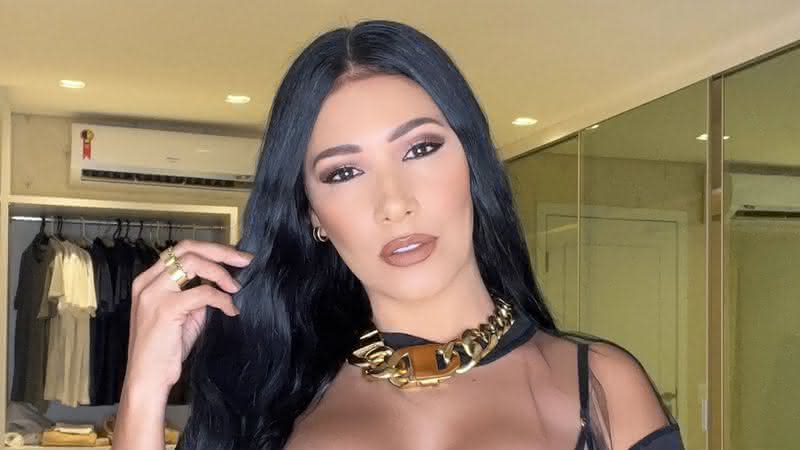 Simaria ostenta decote caprichado com top justinho - Instagram