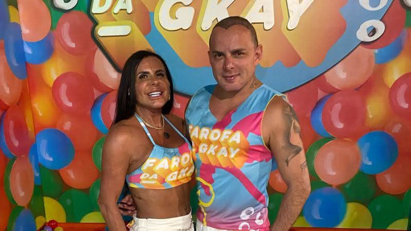 Com calcinha fio-dental, Gretchen não esconde nada em foto picante com o marido - Instagram