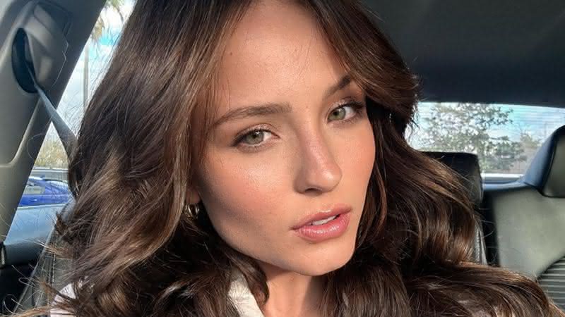 Larissa Manoela exibe barriga sarada com modelito curtinho - Instagram