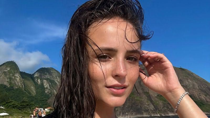 Larissa Manoela exibe curvas exuberantes com biquíni pequenininho - Instagram