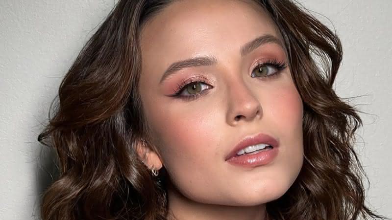 Larissa Manoela exibe curvas exuberantes com biquíni minúsculo - Instagram