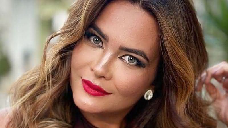 Geisy Arruda abaixa calcinha ao máximo e quase mostra demais - Instagram