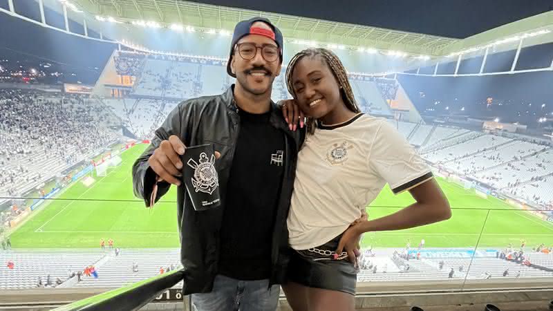 Sarah Aline e Ricardo Alface curtem jogo de futebol juntos e web elogia casal - Twitter