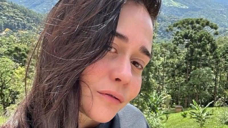 Nua, Alessandra Negrini tapa intimidade com travesseiro e enlouquece a web - Instagram