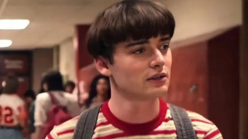 Ator de Stranger Things, Noah Schnapp, revela que série o ajudou a se assumir gay: “Estaria em um lugar diferente" - Reprodução