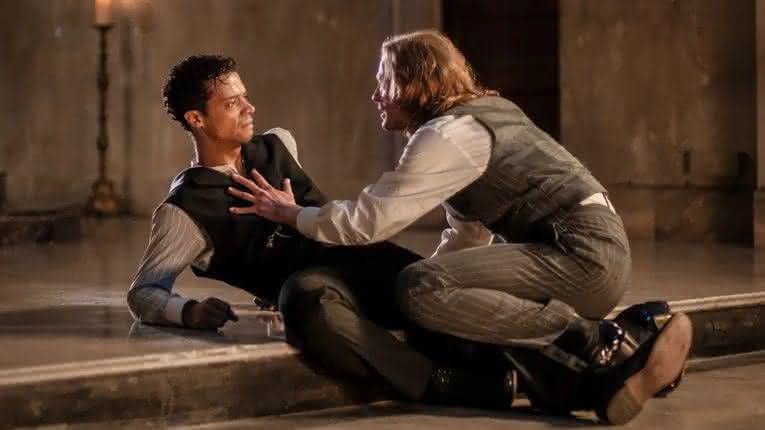 Jacob Anderson e Sam Reid interpretam Louis e Lestat - Divulgação