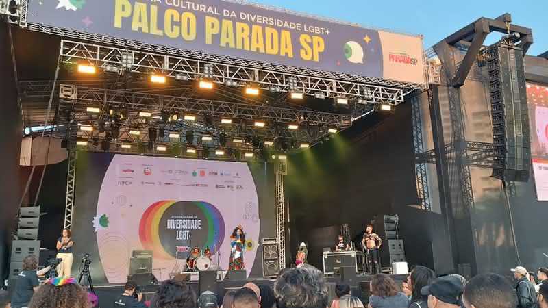 Na Feira, o palco é literal - Hélio Filho