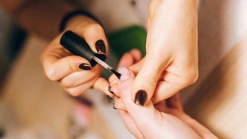 Cursos oferecidos são "Artesã de Pintura em Tecido" e "Manicure e Pedicure" - Pexels/Reprodução