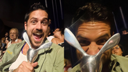 Ator Marco Pigossi com o Prêmio de Melhor Filme do Festival MixBrasil - Reprodução/Instagram - @marcopigoss