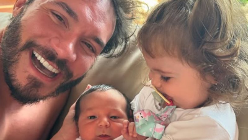 O influencer Eliezer com os filhos, Ravi e Lua - Reprodução / Instagram