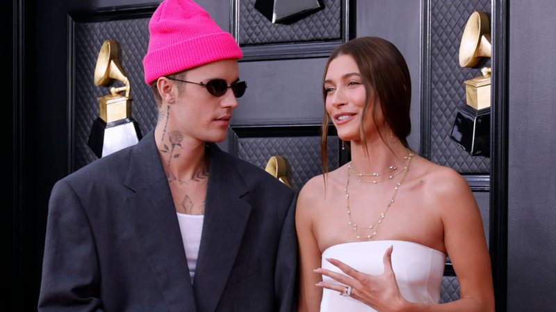 Justin Bieber e Hailey Bieber em evento - Getty Imagens