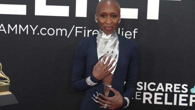 Cynthia Erivo usando anel misterioso - Getty Imagens