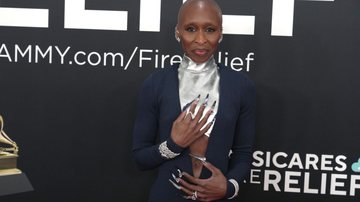 Cynthia Erivo usando anel misterioso - Getty Imagens