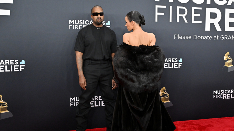 Kanye West e Bianca Censori durante o Grammy 2025 - Reprodução/Getty Images