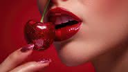 O batom cherry virou tendência nas redes sociais - Freepik