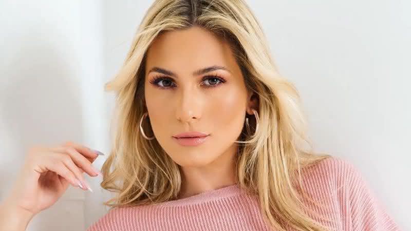 Com biquíni pequenininho, Lívia Andrade capricha na pose e conquista suspiros na web - Instagram