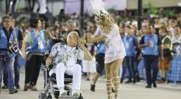 Grazi Massafera e Antonio Fagundes gravaram cenas de 'Bom Sucesso' durante o Carnaval de 2019 - AgNews