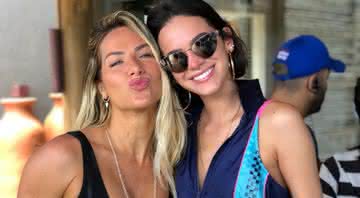 Bruna Marquezine e Giovanna Ewbank ostentam curvas maravilhosas de biquíni estampado - Instagram