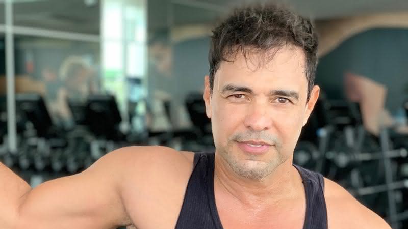 Zezé di Camargo dá beijão em neto caçula - Instagram