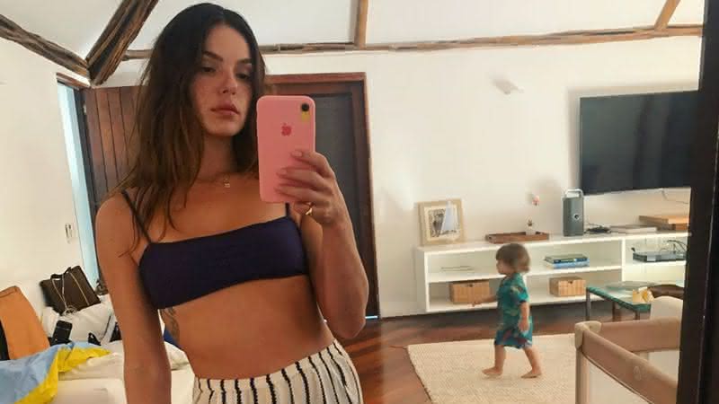 Mamãe babona! Isis Valverde surge com Rael no colo em clique lindo - Instagram