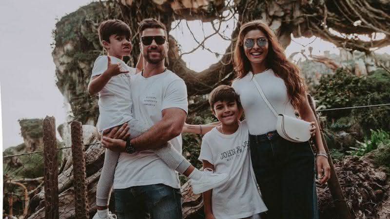 No exterior, Juliana Paes curte as férias ao lado da família e aproveita dia de neve - Instagram