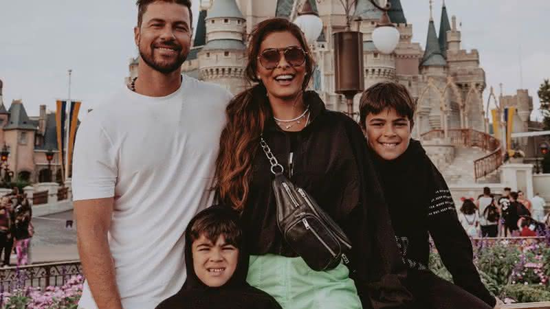 Juliana Paes compartilha foto dos filhos ainda pequenos e encanta - Instagram