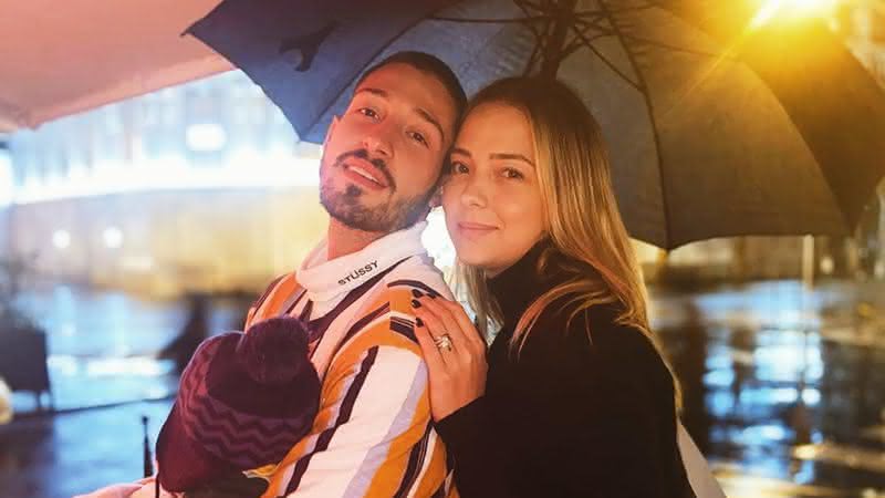 Carol Dantas comemora 1 ano de casada e Vinícius Martinez revela lançamento da esposa na carreira de cantora - Instagram