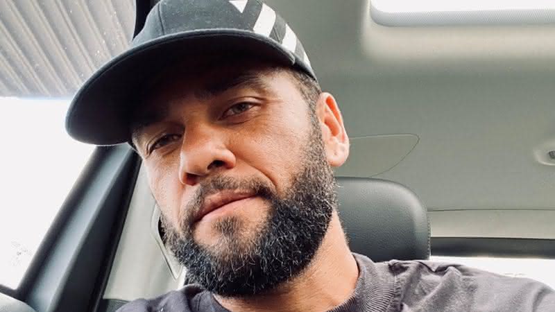 Jogador Daniel Alves tem carro roubado em SP e se pronuncia - Instagram