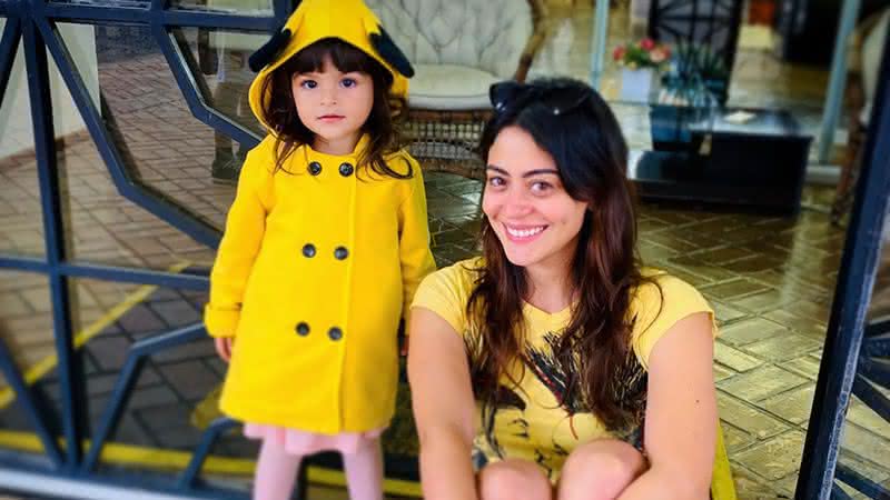 Carol Castro faz exercício físico com a filha nas costas e surpreende com multifunções - Instagram