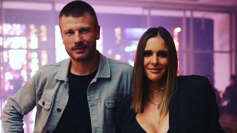 Em clique raro da família, Rodrigo Hilbert posa com esposa e filhos e comemora 40 anos - Instagram