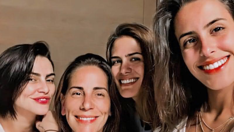 Gloria Pires posa agarradinha com Antonia Morais e recebe chuva de elogios - Instagram