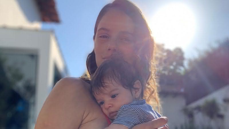 Laura Neiva encanta web com clique da filha Maria - Instagram