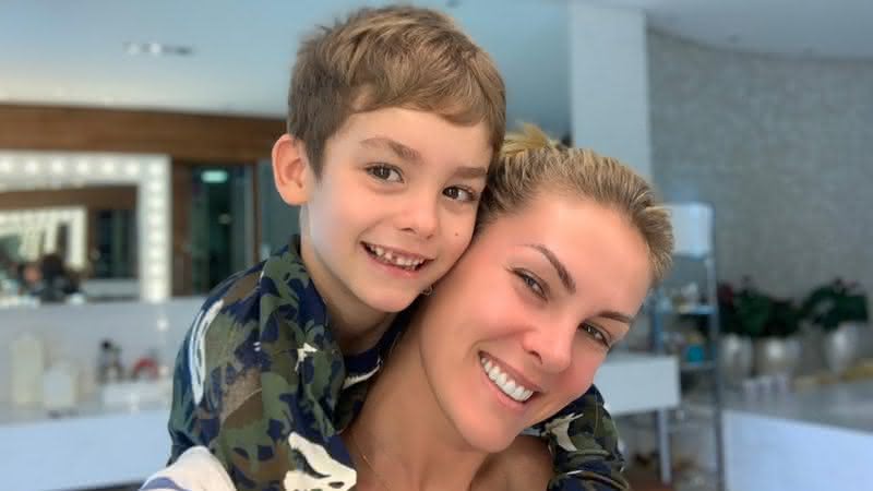 Filho de Ana Hickmann decide doar o próprio brinquedo para criança na web - Instagram