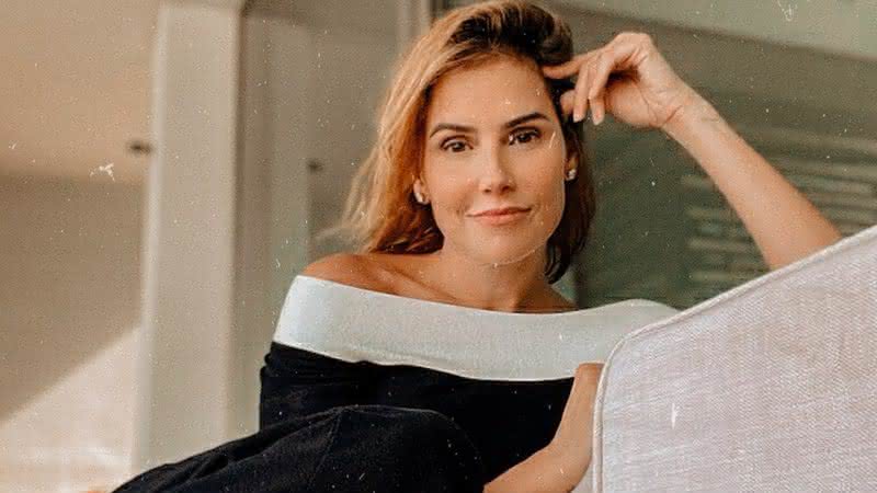 Deborah Secco posa de biquini e exibe corpão avantajado - Instagram