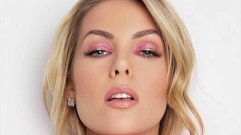 Ana Hickmann aposta em look de alfaiataria belíssimo no 'Hoje em Dia' - Instagram