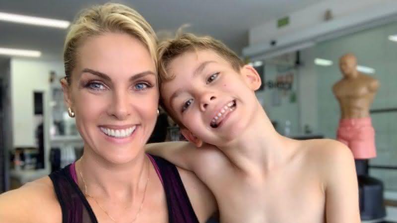 Filho de Ana Hickmann pede viagem para Paris - Instagram