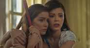 Kyra e Alexia têm cena gay na cama - TV Globo