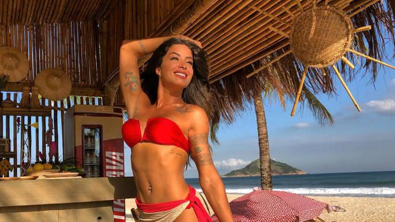 Aline Riscado escolhe look diferentão para ensaio pré-Carnaval - Instagram