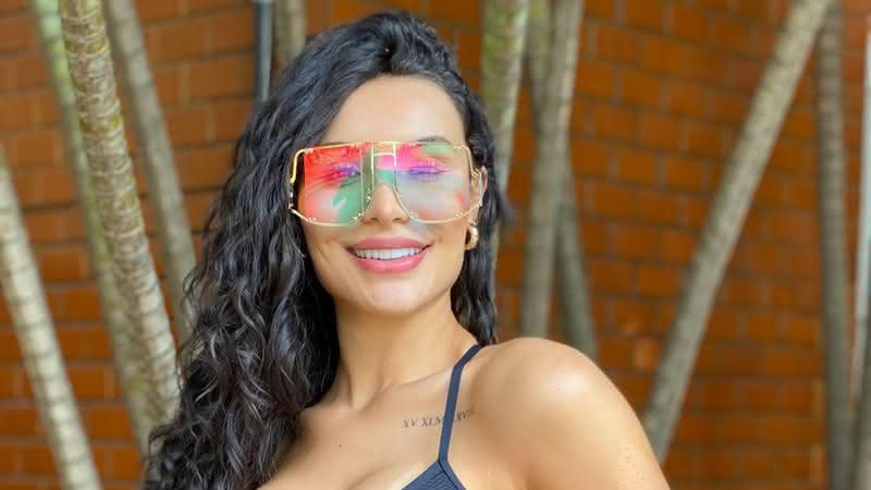 Aline Mineiro abusa na transparência e deixa mamilos à mostra - Instagram