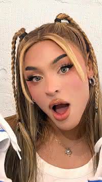 Pabllo Vittar aposta em conjunto marrom