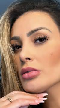 Andressa Urach assume namoro