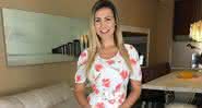 Andressa Urach filmou coleção de calcinhas em tour pelo sei quarto filmado para o YouTube - Instagram