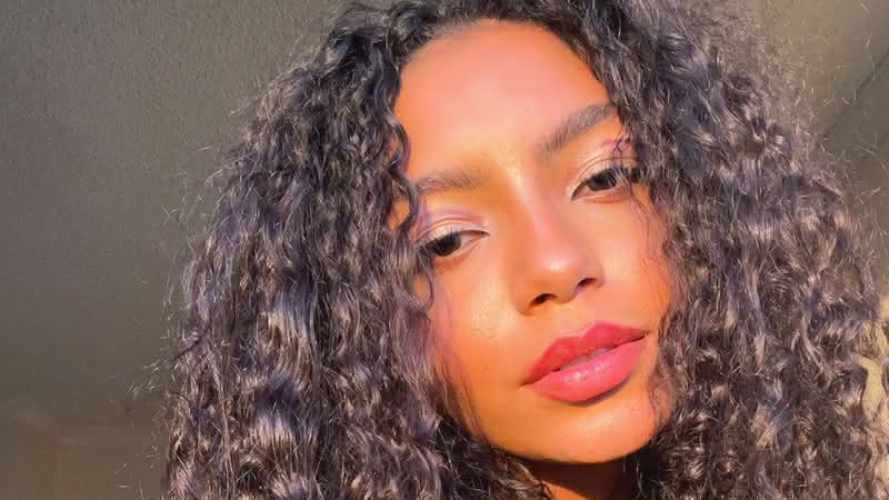 Any Gabrielly comparece a evento importante com look e maquiagem marcantes - Instagram