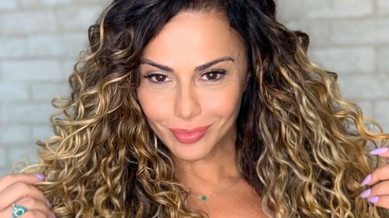 Viviane Araujo exibiu seu novo look e encantou os seguidores - Instagram