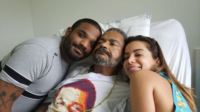 Anitta faz visita fofa a Arlindo Cruz e família se emociona - Instagram