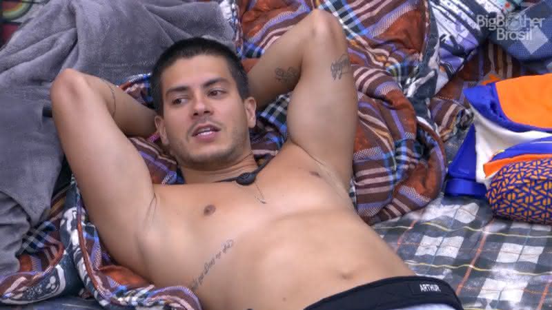 BBB22: Arthur fica irritado com "traição" de brother: "Não é leal" - Gshow